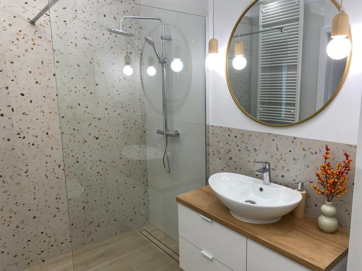 Metro Szwedzka Apartament Orange Varşovia Exterior foto